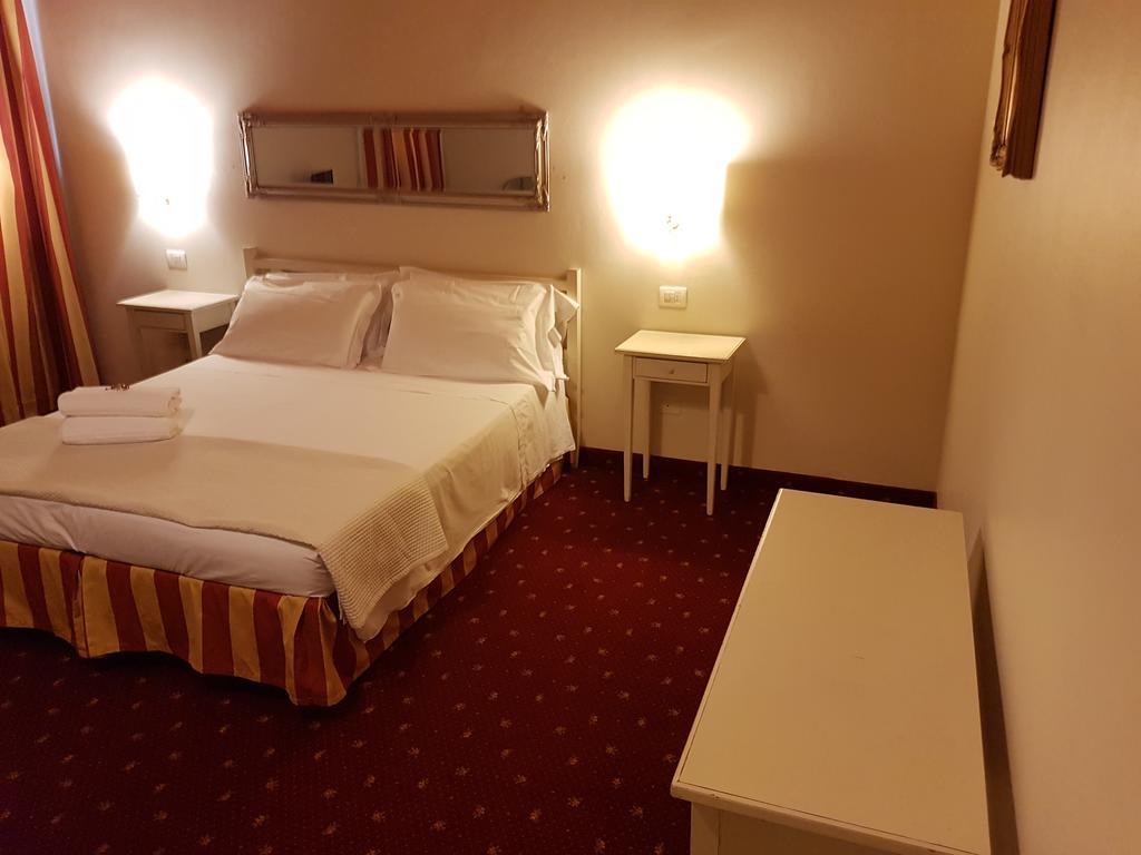 Mi Casa Es Tambien Tu Casa Vips Hotel Verona Kültér fotó