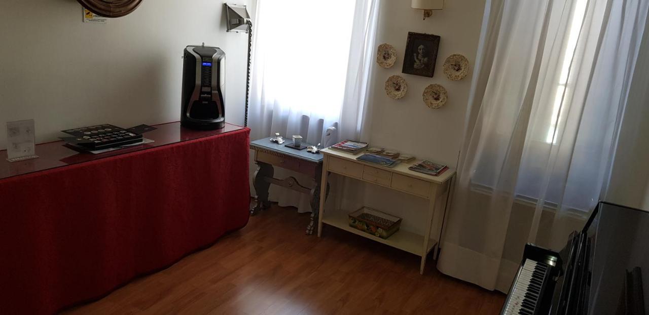 Mi Casa Es Tambien Tu Casa Vips Hotel Verona Kültér fotó